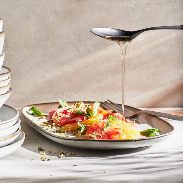 Тарелка, серый 31x19 см IKEA GLADELIG ГЛАДЕЛИГ 004.571.60 - фото 3