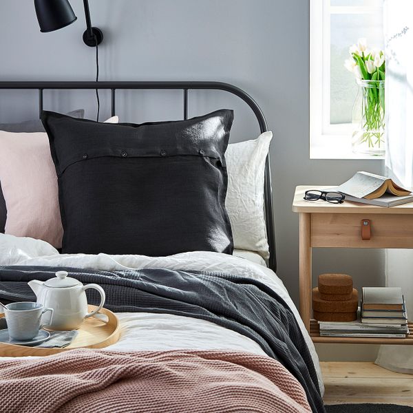 Чехол на подушку, темно-серый 65x65 см IKEA AINA АЙНА 104.265.59 - фото 3