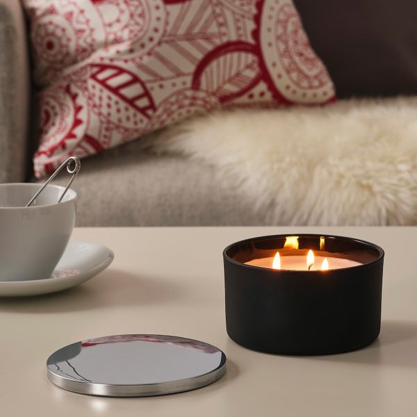 Ароматическая свеча с 3 фитилями, черный Зимняя гармония, черный, 7.5 см IKEA ВИНТЕРФЕСТ 704.321.09 - фото 2