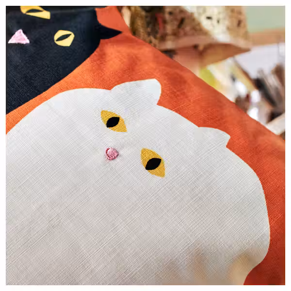 MÄVINN МЭВИНН Чехол на подушку - орнамент «кошки» оранжевый 50x50 см - фото 5