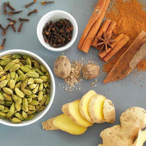 Ароматическая свеча в стакане, Пять зимних пряностей красный 7.5 см IKEA VINTER 2021 ВИНТЕР 2021 204.950.81 - схема-чертеж с размерами