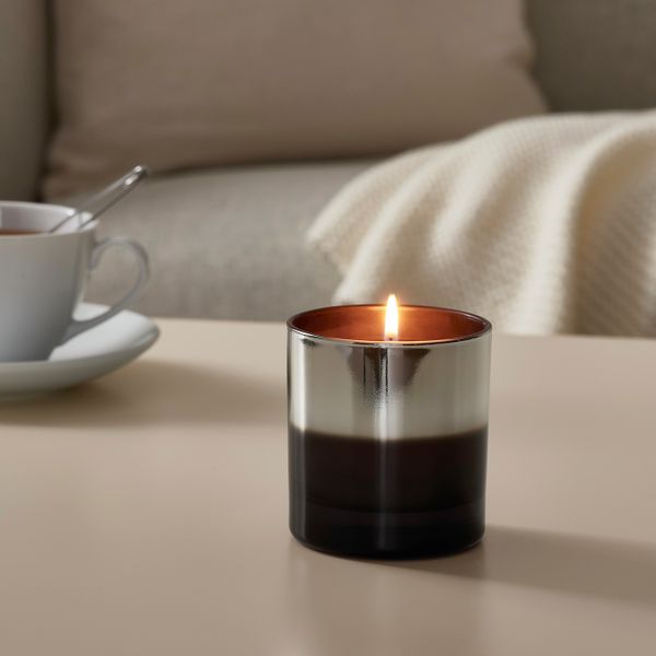 Ароматическая свеча в стакане, Специи и цветы/серый 9.5 см IKEA HOPFOGA ХОПФОГА 604.825.81 - фото 2