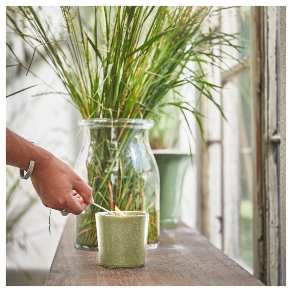 Ароматическая свеча в банке, Свежая трава, светло-зеленый, 50 ч IKEA HEDERSAM 205.024.25 - фото 3