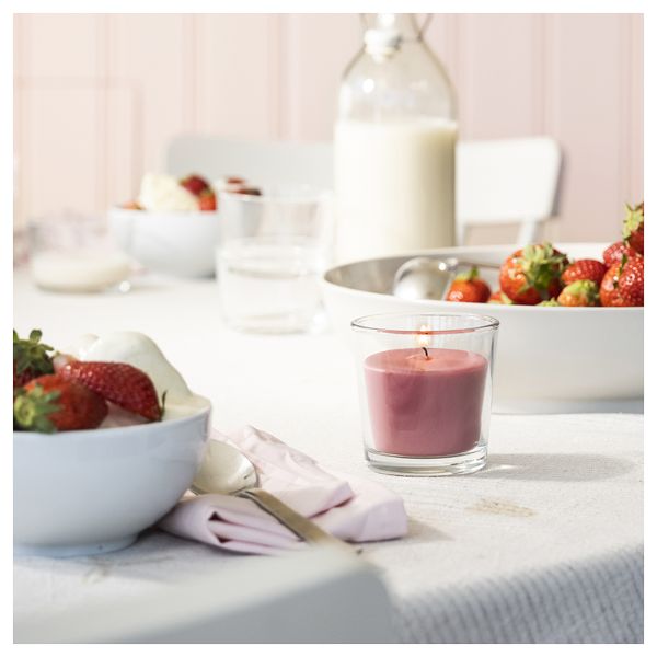 Ароматическая свеча в стакане, Клубника, ярко-розовый, 25 ч IKEA BLODBOK 905.826.64 - фото 3
