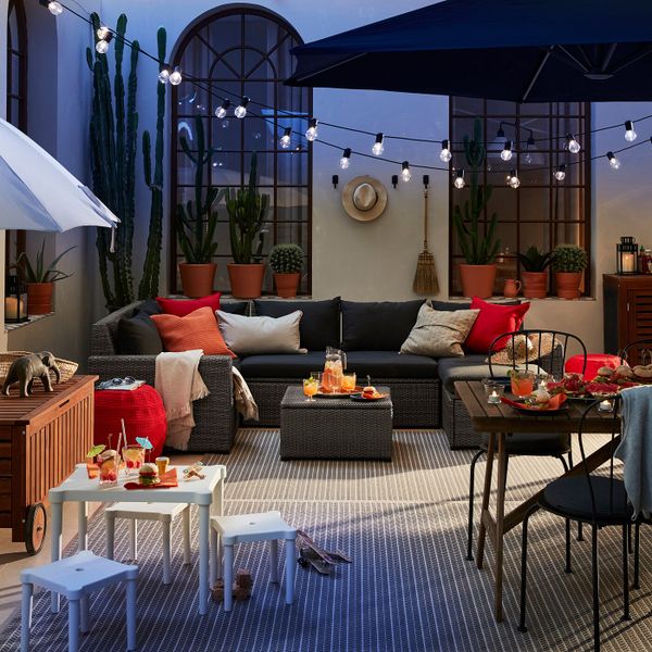 Модульный угловой 4-местный диван, садовый, с табуретом для ног темно-серый/Холло черный IKEA СОЛЛЕРОН 792.892.58 - фото 3