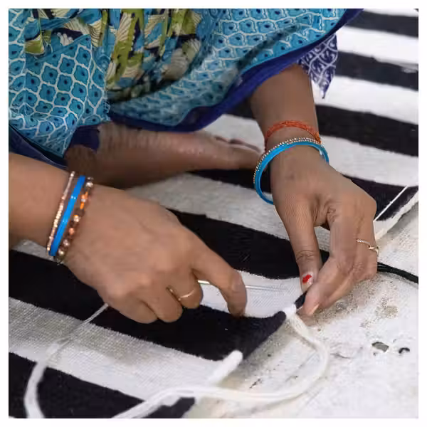 STOCKHOLM Ковер, безворсовый - ручная работа/в полоску черный/белый с оттенком 250x350 см - фото 3